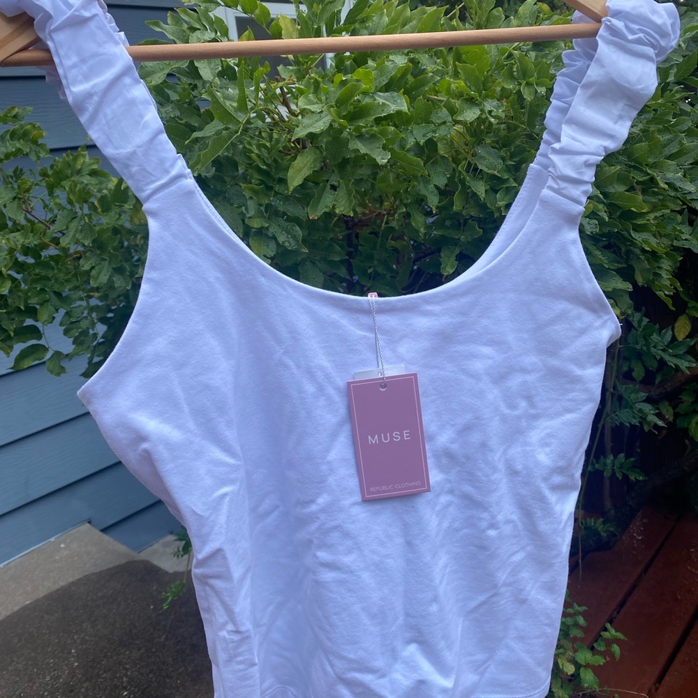 Muse NWT Scoop White Ruffle-Strap Camisole Tank Cotton Layer Soft Feminine M